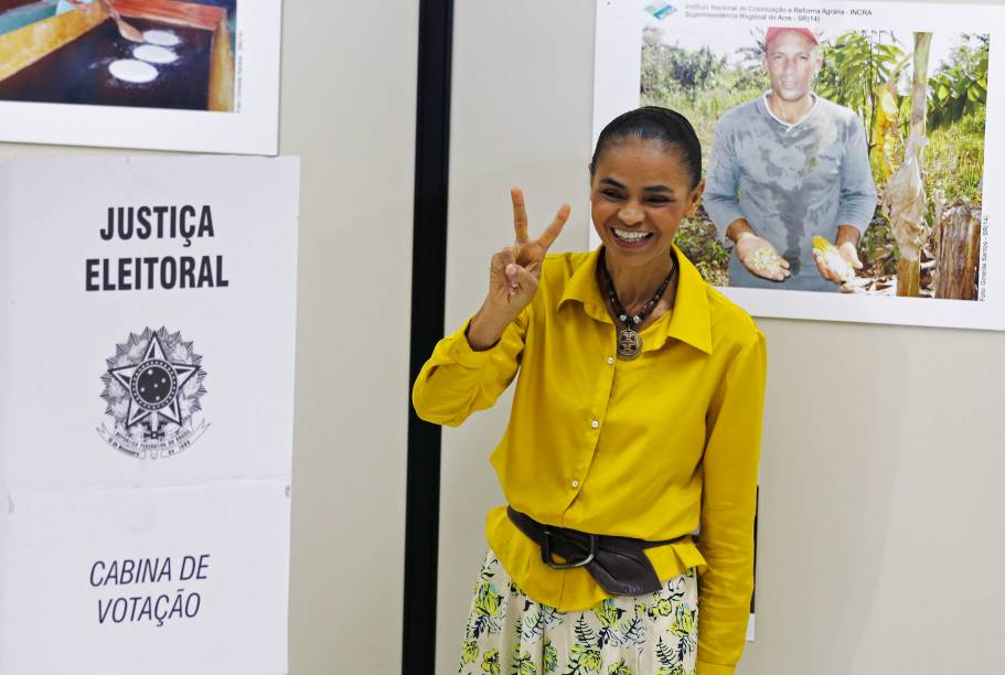 A candidata à Presidência da República pelo PSB, Marina Silva, chega para votar em Rio Branco, no Acre