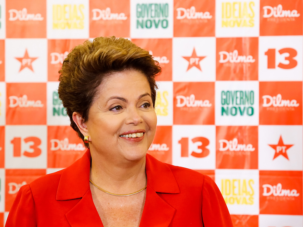 A presidente e candidata à reeleição pelo PT, Dilma Rousseff, durante entrevista coletiva no hotel Renaissance, região oeste de São Paulo, nesta terça-feira (14)