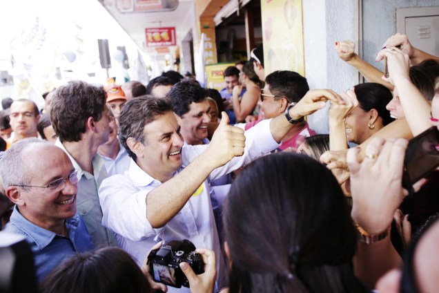 Candidato Aécio Neves faz comício de campanha em Linhares, no Espírito Santos - 15/09/2014
