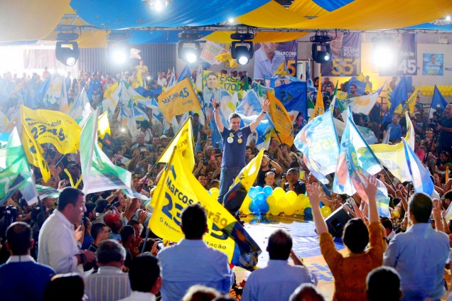Aécio Neves, candidato à presidência pelo PSDB, participou de ato político em Goiânia (GO) nesta terça-feira (9/09)