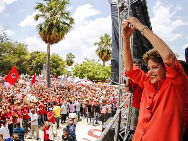 A candidata à reeleição para a Presidência da República, Dilma Rousseff, durante encontro em Petrolina, PE