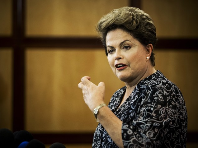 A presidente da República e candidata à reeleição, Dilma Rousseff (PT), durante coletiva onde explica os planos do governo para a melhoria no serviço de internet banda larga no Brasil. A entrevista é realizada no hotel Renaissance, em São Paulo (SP), nesta segunda-feira (20)