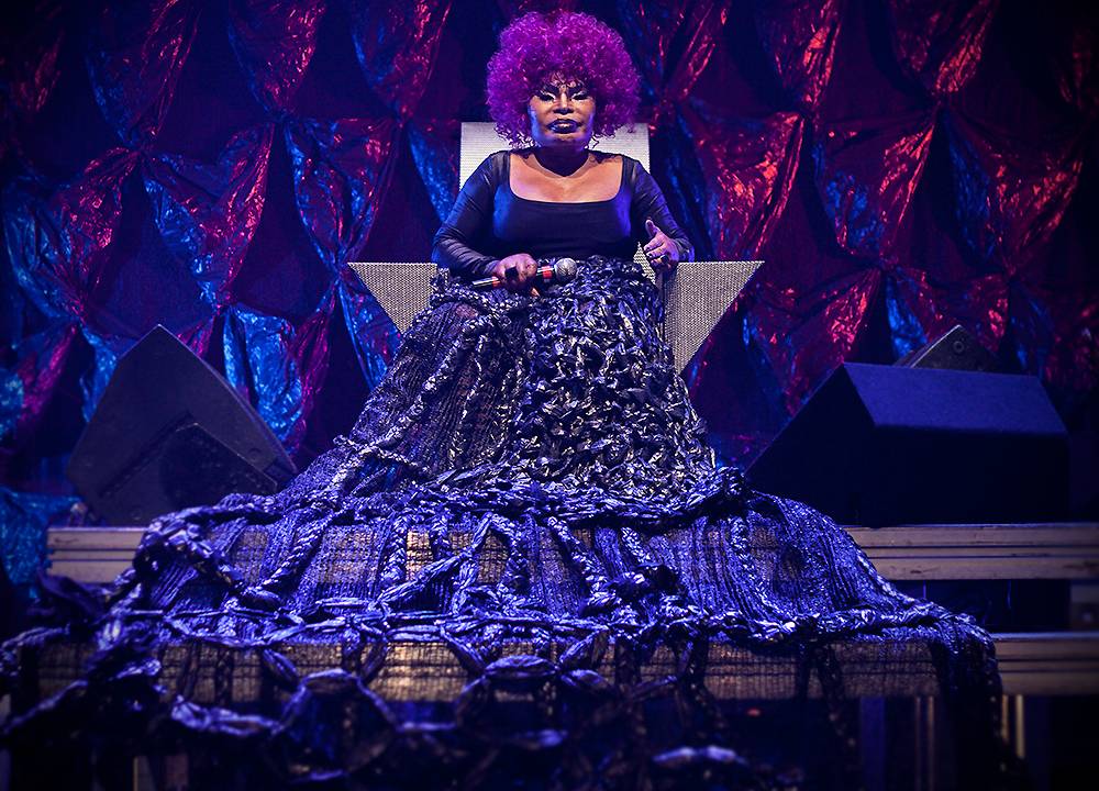 Apresentação de Elza Soares no Teatro Municipal Arthur Azevedo