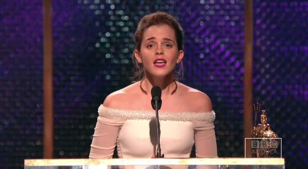 A atriz Emma Watson dedica o Bafta, que recebeu como revelação do ano, a um hamster