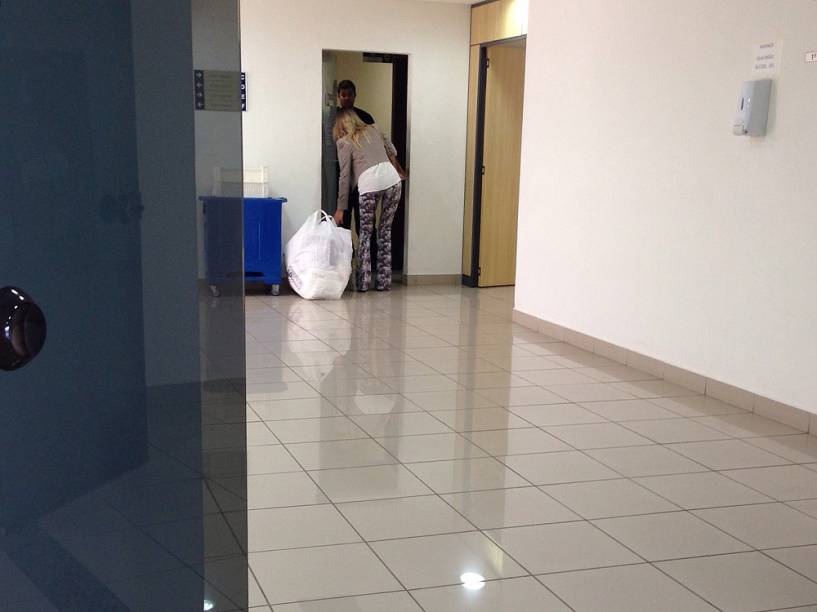 Advogada traz entrega para executivo preso