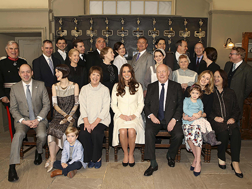Kate Middleton com elenco da série ‘Downton Abbey’