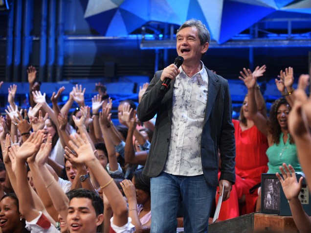 Serginho Groisman com a plateia do Programa Altas Horas da Rede Globo em 2014