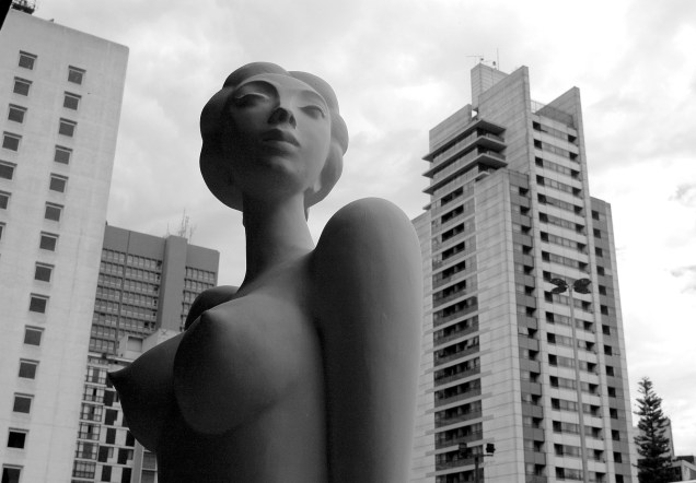 Escultura do artista Abelardo da Hora em exposição no vão livre do Masp, em São Paulo
