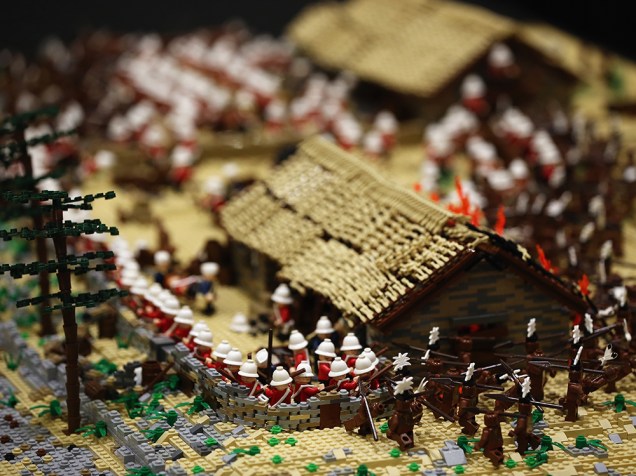 Batalha construída por Legos imitando a Drift Rorke é exibida durante a Brick 2014, em Londres, na Inglaterra. O evento de quatro dias mostra as melhores criações e corridas de Lego do mundo
