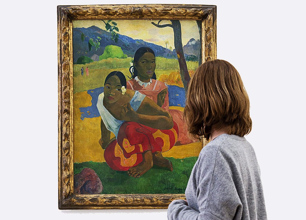 Mulher observa a pintura a óleo de Paul Gauguin, intitulado 'Nafea Faa Ipoipo' (em português, 'Quando vai se casar?'), durante exposição na Fundação Beyele, em Riehen, na Suíça