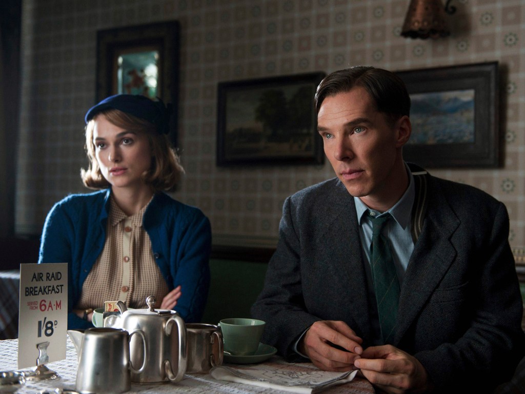 Benedict Cumberbatch e Keira Knightley em cena do filme 'O Jogo da Imitação'