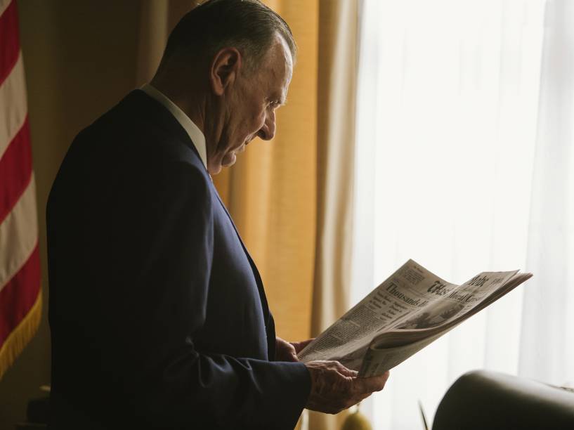 O ator Tom Wilkinson no papel do presidente Lyndon Johnson em cena do filme Selma