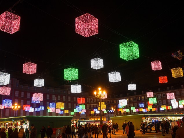 Iluminação de Natal decora a Plaza Mayor, em Madrid, na Espanha