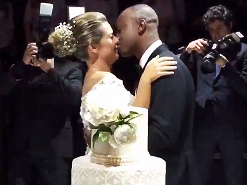 Fernanda Souza e Thiaguinho, em cerimônia de casamento: os beijos ficaram no passado