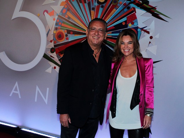 Galvão Bueno e sua esposa Desirée Soares na festa de 50 anos da Rede Globo