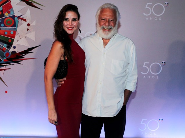 Antônio Fagundes e a namorada Alexandra Martins na festa de 50 anos da Rede Globo