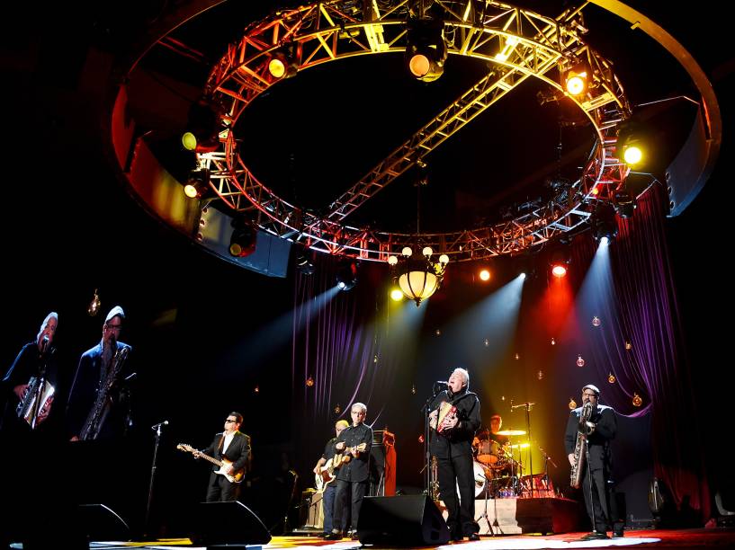A banda Los Lobos faz show em homenagem o cantor Bob Dylan durante a 65ª edição do Festival Internacional de Cinema de Berlim