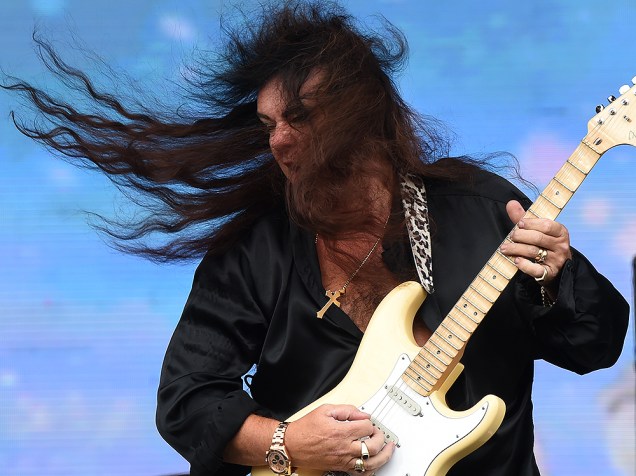 O guitarrista sueco Yngwie Malmsteen se apresenta no festival Monsters of Rock 2015, em São Paulo