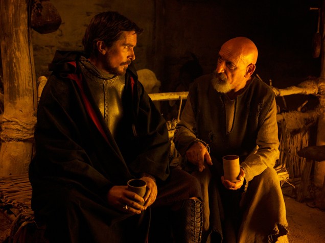 Os atores Christian Bale e Ben Kingsley em cena do filme Êxodo: Deuses e Reis