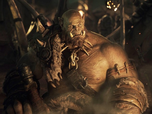 Orgrim ( Robert Kazinsky), em cena do filme Warcraft - O Primeiro Encontro de Dois Mundos