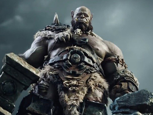 Orgrim ( Robert Kazinsky), em cena do filme Warcraft - O Primeiro Encontro de Dois Mundos