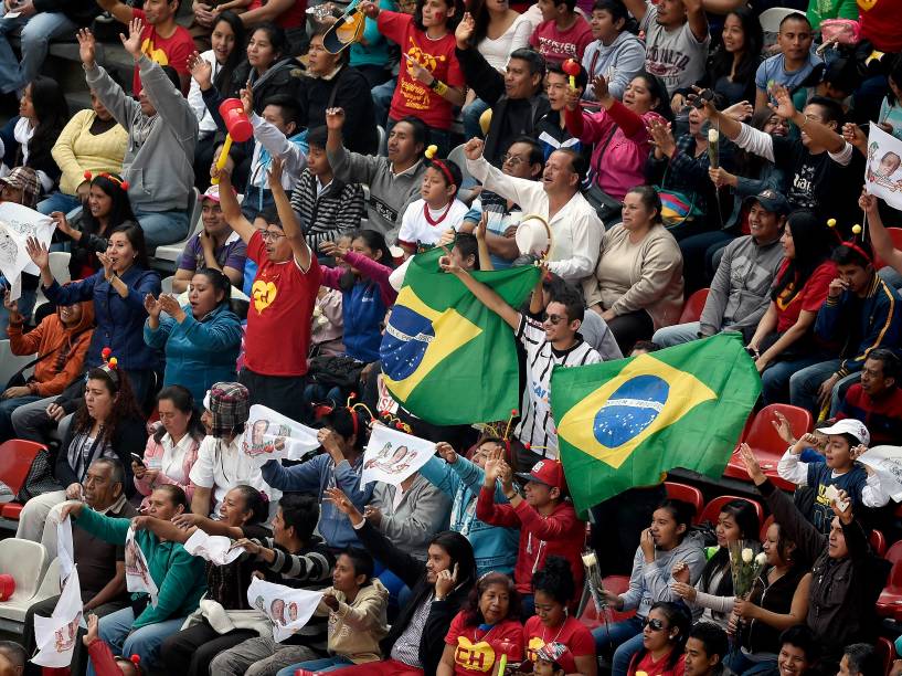 Bandeira do Brasil vista nas arquibancadas do estádio Azteca na Cidade do México durante homenagem a Roberto Bolaños - 30/11/2014