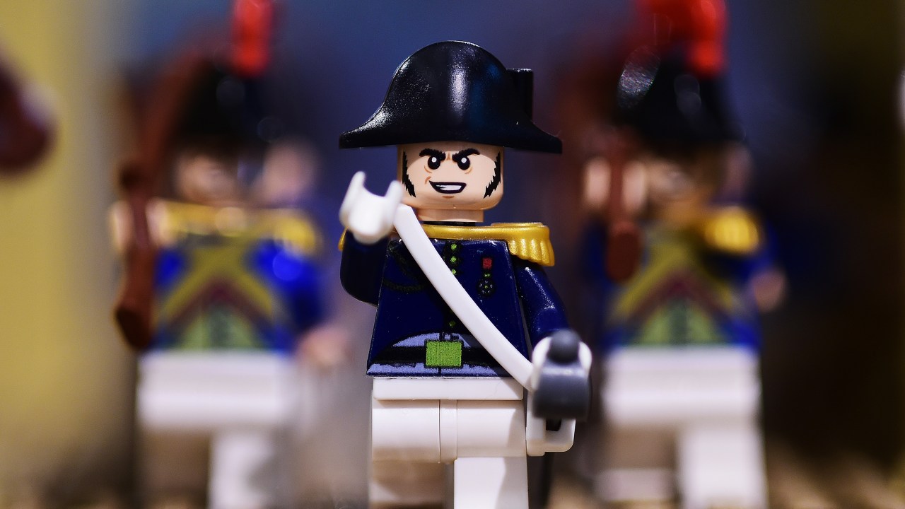 O imperador francês Napoleão Bonaparte representado em Lego durante uma exposição em Waterloo, na Bélgica