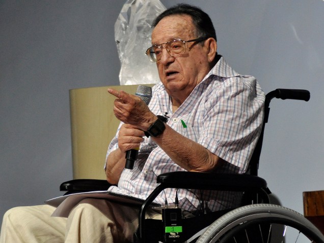 Roberto Gómez Bolaños, já debilitado em uma cadeira de rodas, durante evento em 2011