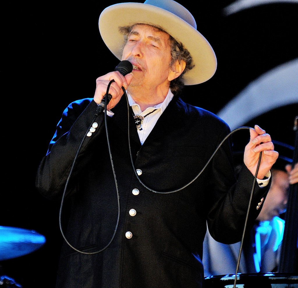 Bob Dylan durante o Hop Farm Festival em Paddock Wood, Reino Unido, em 2012