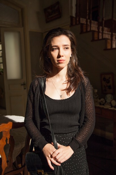 Cora volta com visual repaginado e surpreende o Comendador