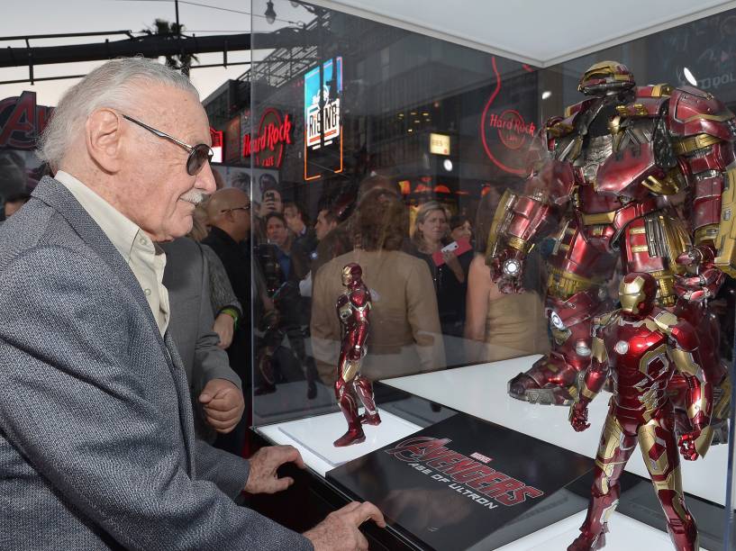 Stan Lee comparece à estreia de Homem de Ferro 3, no teatro El Capitan, em Los Angeles, Califórnia, em 2013 Stan Lee comparece à estreia de Homem de Ferro 3, no teatro El Capitan, em Los Angeles, Califórnia, em 2013