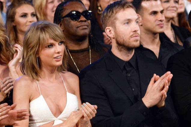 Taylor Swift e Calvin Harris, durante o Billboard Music Awards, realizado no MGM Grand Garden Arena, em Las Vegas - 17/05/2015 Taylor Swift e Calvin Harris, durante o Billboard Music Awards, realizado no MGM Grand Garden Arena, em Las Vegas - 17/05/2015