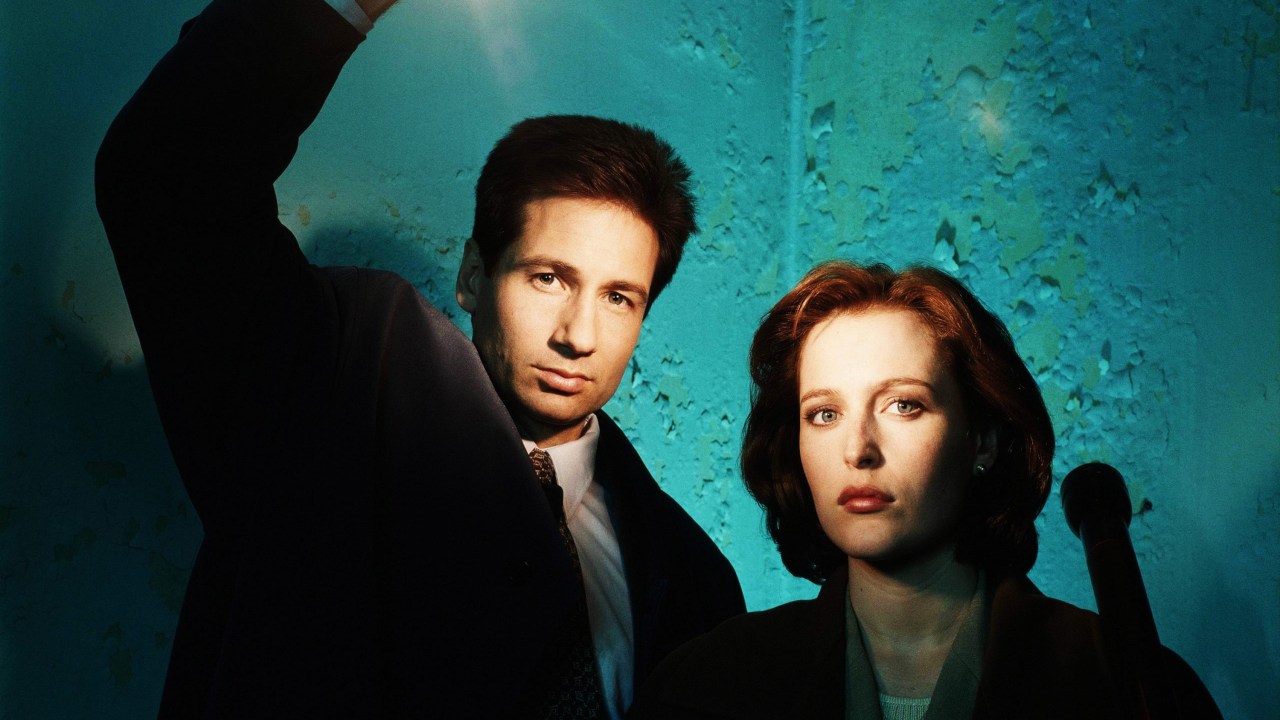 Os agentes Mulder e Scully da série Arquivo X