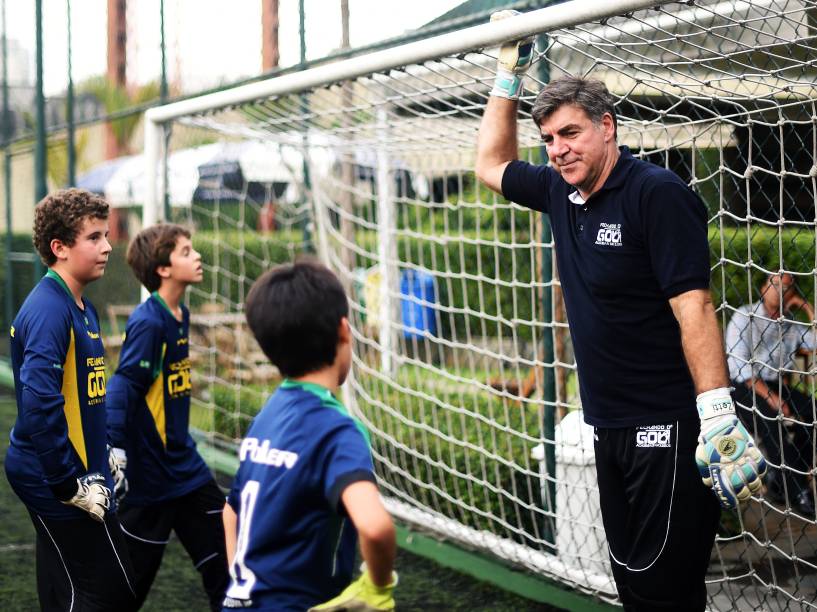 Ex-goleiro Zetti conversa com os alunos na academia Fechando o Gol