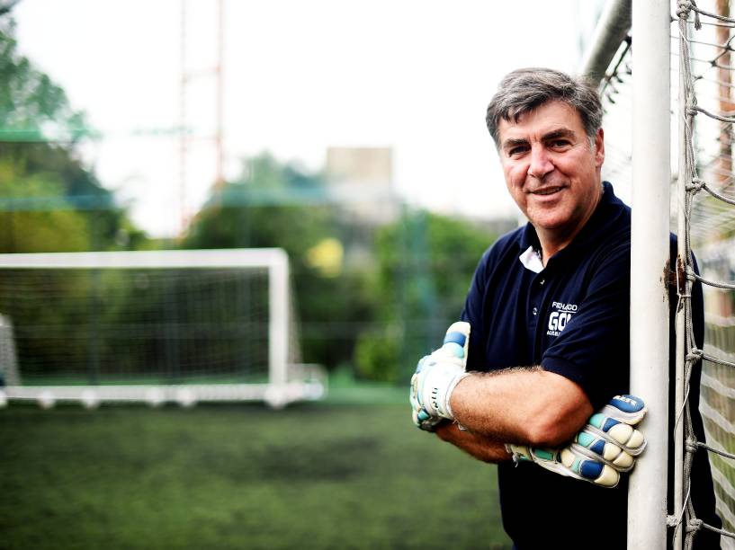 Campeão do mundo pelo São Paulo e pela seleção brasileira, Zetti fundou escola de goleiros em 2008