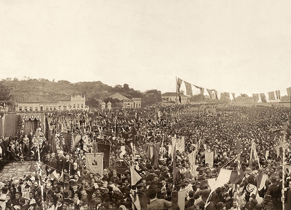 Missa Campal de Ação de Graças em homenagem à abolição da escravatura realizada no dia 17 de maio de 1888, no Campo de São Cristóvão, no Rio