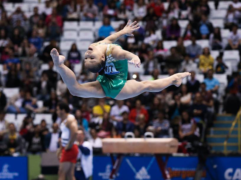 Equipe brasileira durante eliminatórias da etapa de São Paulo da Copa do Mundo de ginástica no Ibirapuera
