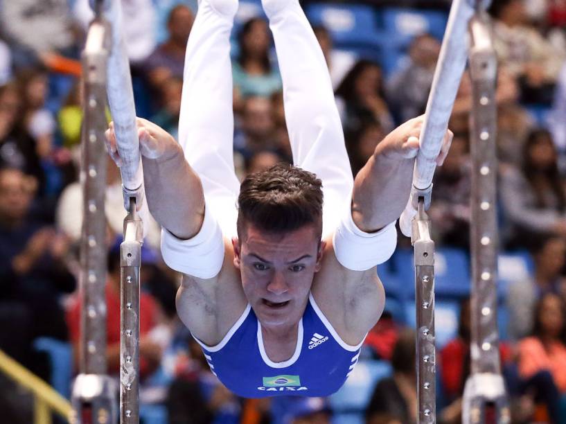 Equipe brasileira durante eliminatórias da etapa de São Paulo da Copa do Mundo de ginástica no Ibirapuera