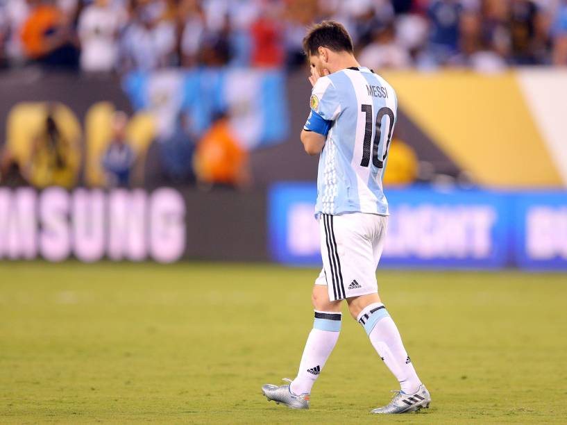 Lionel Messi lamenta por perder pênalti para a seleção da Argentina contra o Chile, pela Copa América - 26/06/2016