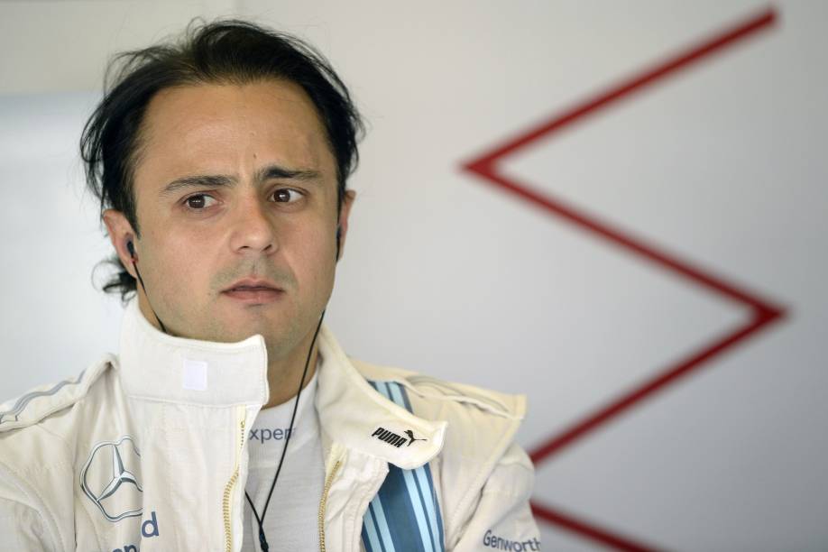 Felipe Massa nos boxes da Williams, durante treino livre para a etapa final da temporada de Fórmula 1 no Grande Prêmio de Abu Dhabi