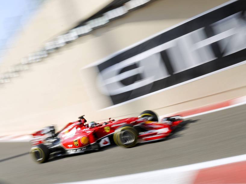 Fernando Alonso da Ferrari, durante treino livre para Grande Prêmio de Abu Dhabi