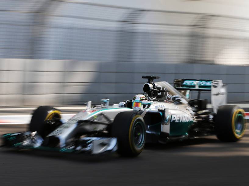 Lewis Hamilton da Mercedes, durante treino livre para a etapa final da temporada de Fórmula 1 no Grande Prêmio de Abu Dhabi