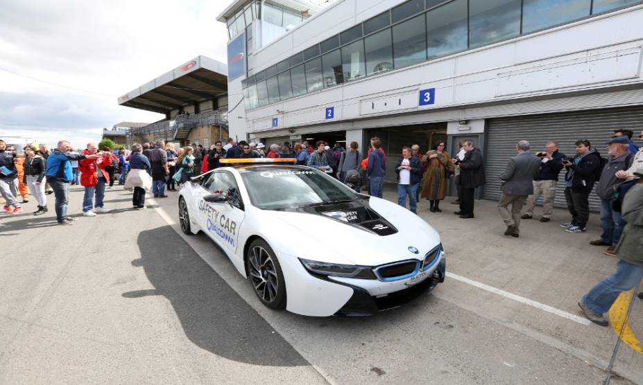 O safety car da da Formula E, em Donington Park, no Reino Unido