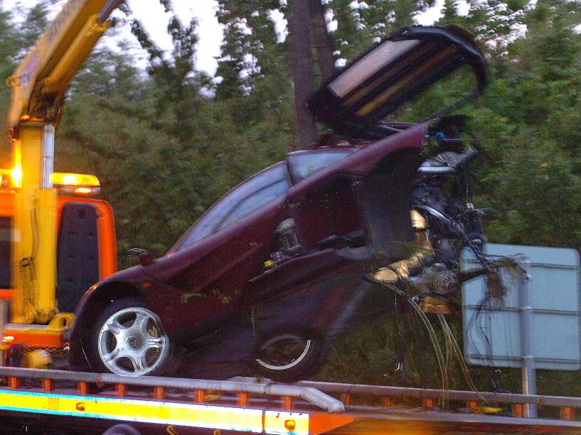 McLaren F1 de Mr. Bean é removida após o ator sofrer acidente na Inglaterra