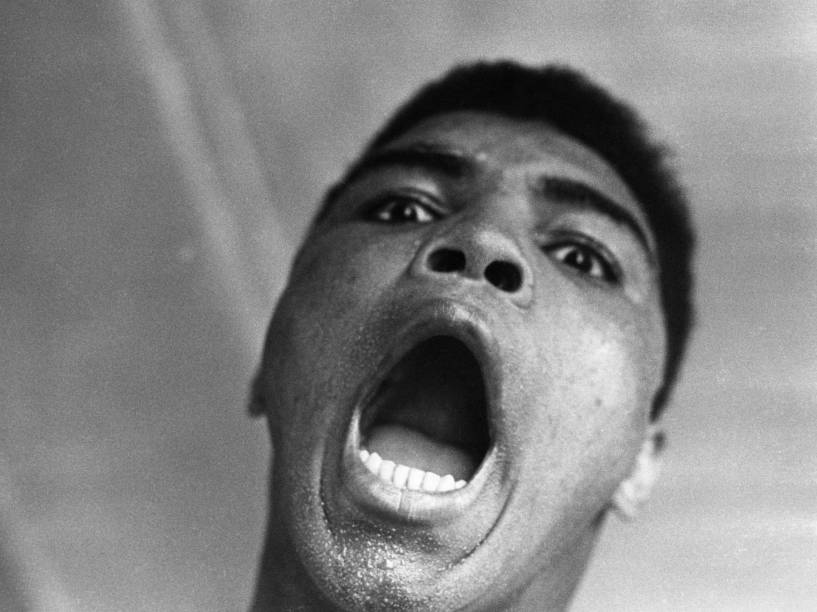 O campeão mundial de boxe em 1964 Cassius Clay, mais tarde e convertido ao islamismo passou a se chamar Muhammad Ali