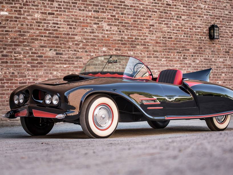 O primeiro batmóvel licenciado na história usou como base um Oldsmobile 88