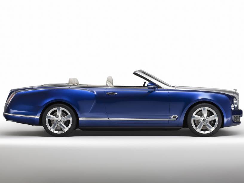 O novo Bentley Grand Convertible, que será apresentado no Salão de Los Angeles