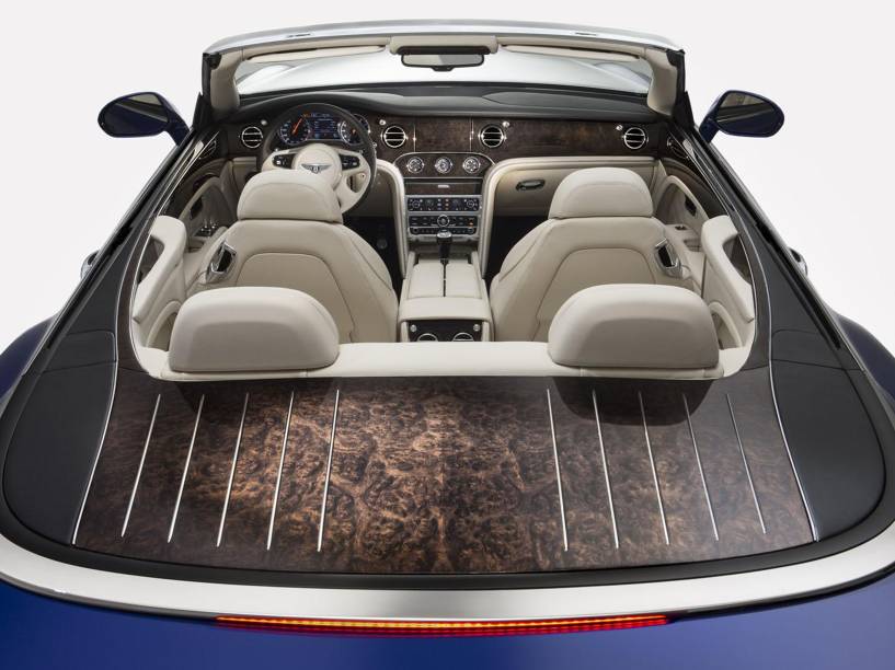 O novo Bentley Grand Convertible, que será apresentado no Salão de Los Angeles