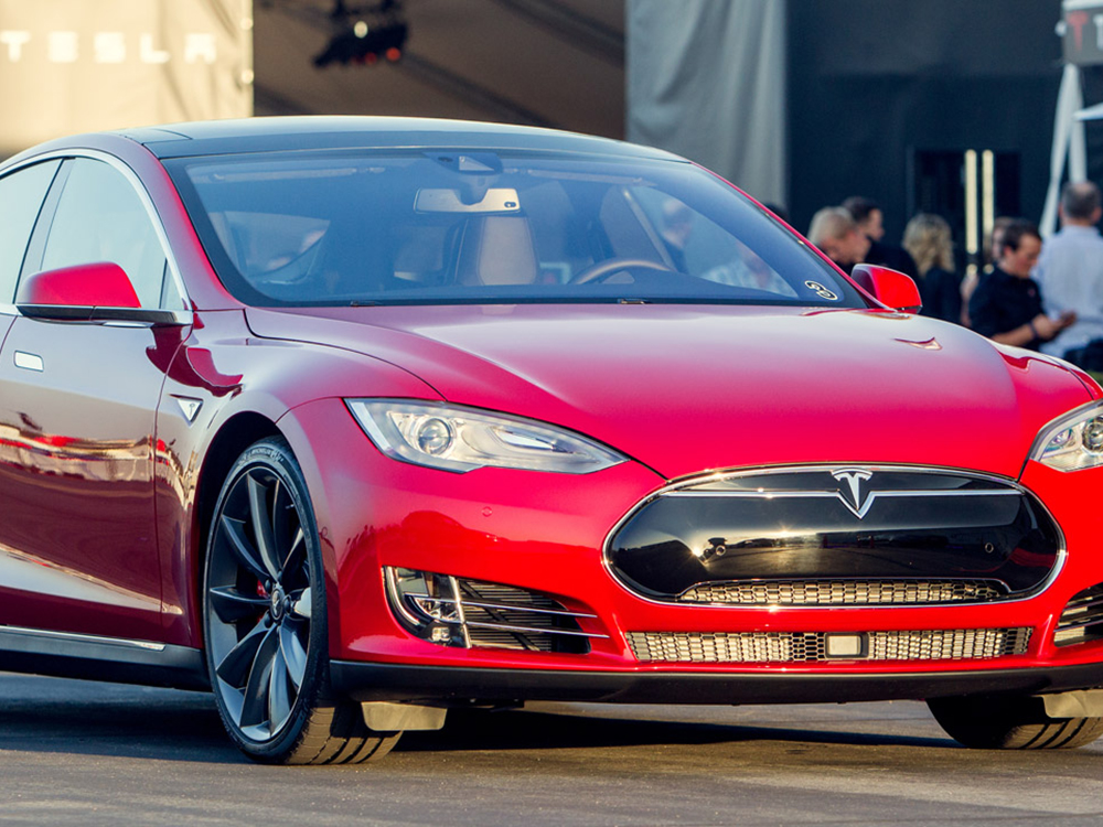 Tesla Model S P85D: modelo elétrico de 700 cv