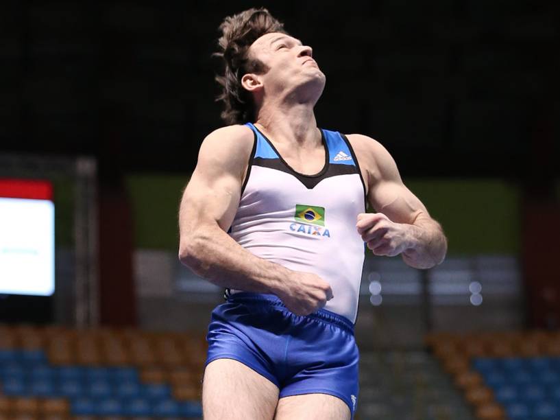 Diego Hypolito durante eliminatórias da etapa de São Paulo da Copa do Mundo de ginástica no Ibirapuera